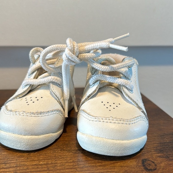 Weebok‎ Baby shoes white size 1 1/2 M - Picture 2 of 9